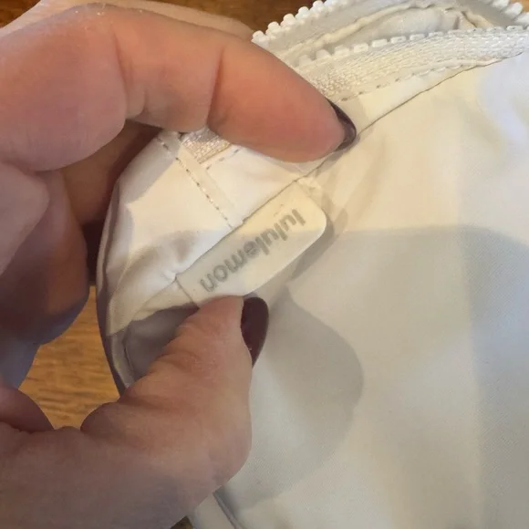 Lululemon Everywhere Crossbody Belt Bag 1L - White - Picture 7 of 11